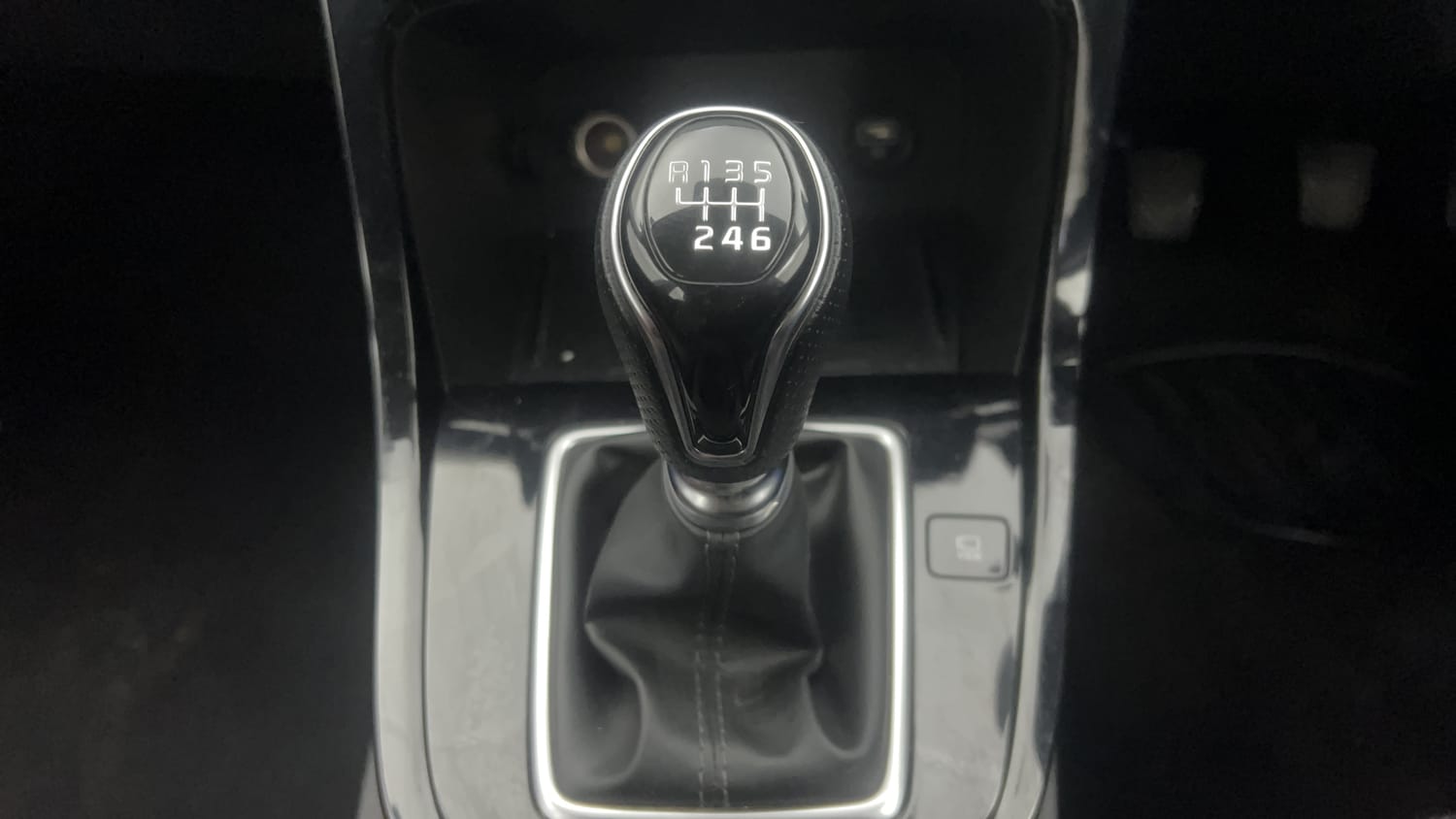 Used 2022 Hyundai Alcazar Platinum 7 STR 2.0 Petrol Petrol Manual interior GEAR  KNOB VIEW