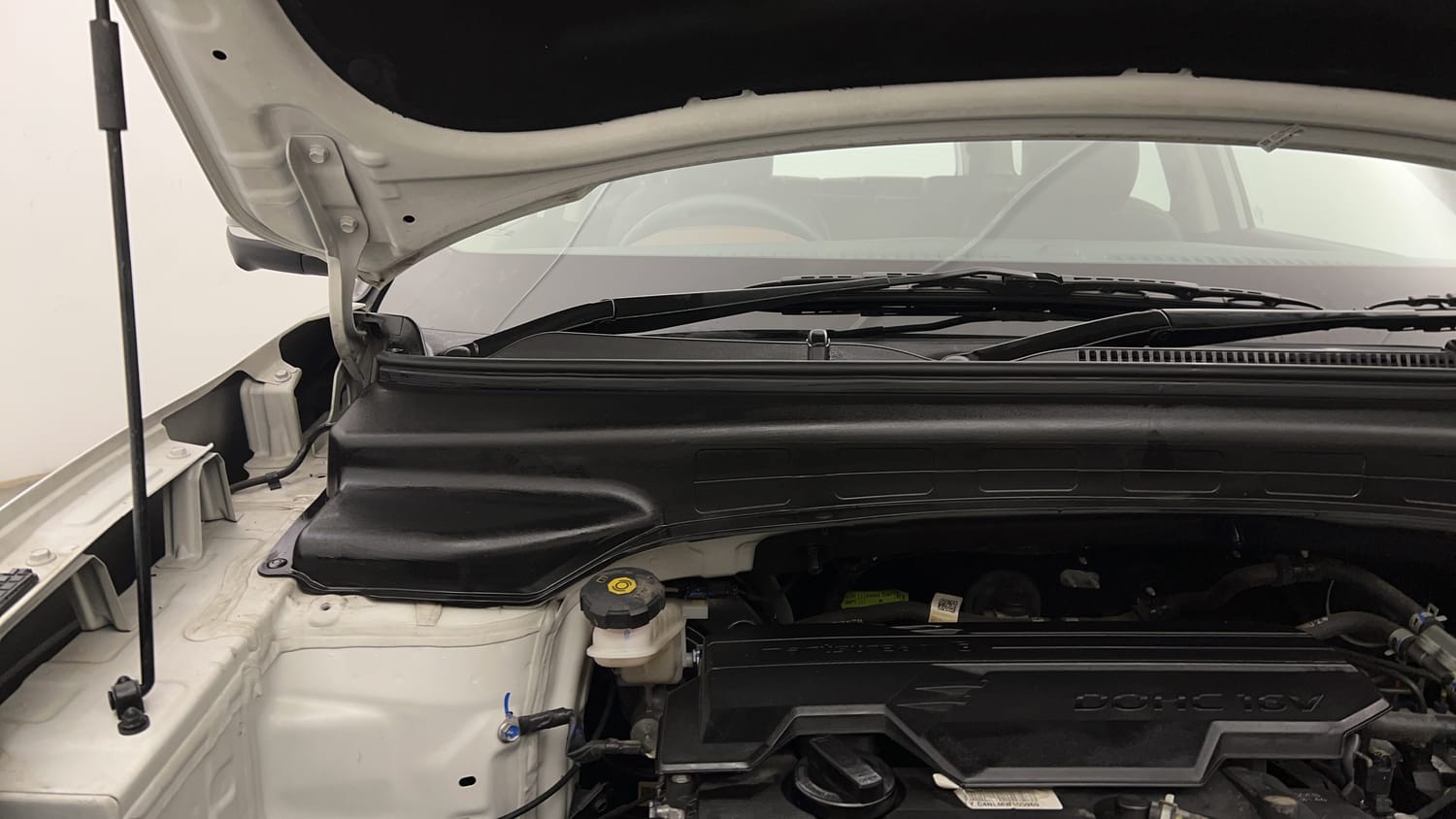 Used 2022 Hyundai Alcazar Platinum 7 STR 2.0 Petrol Petrol Manual engine ENGINE RIGHT SIDE HINGE & APRON VIEW