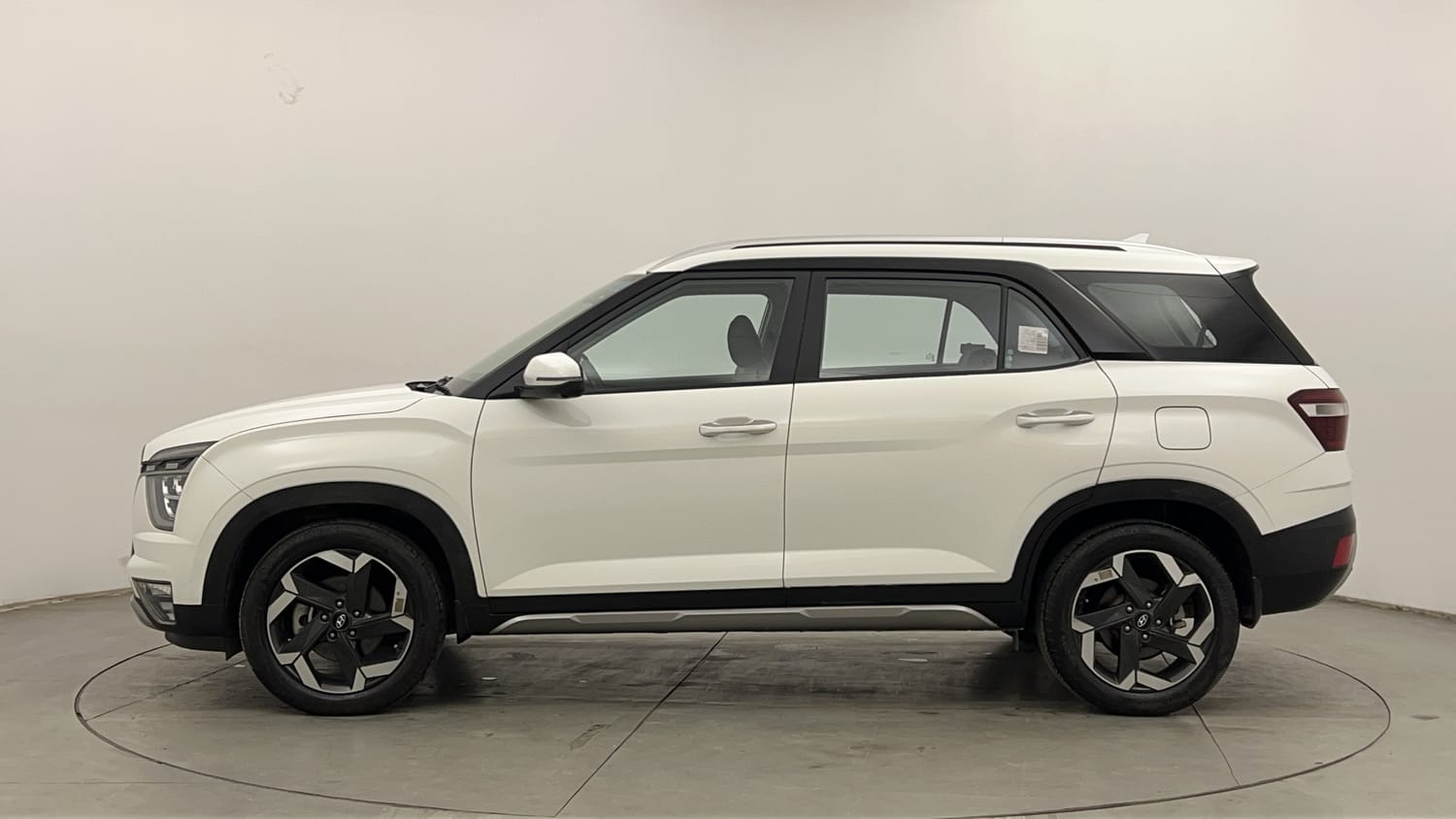 Used 2022 Hyundai Alcazar Platinum 7 STR 2.0 Petrol Petrol Manual exterior LEFT SIDE VIEW
