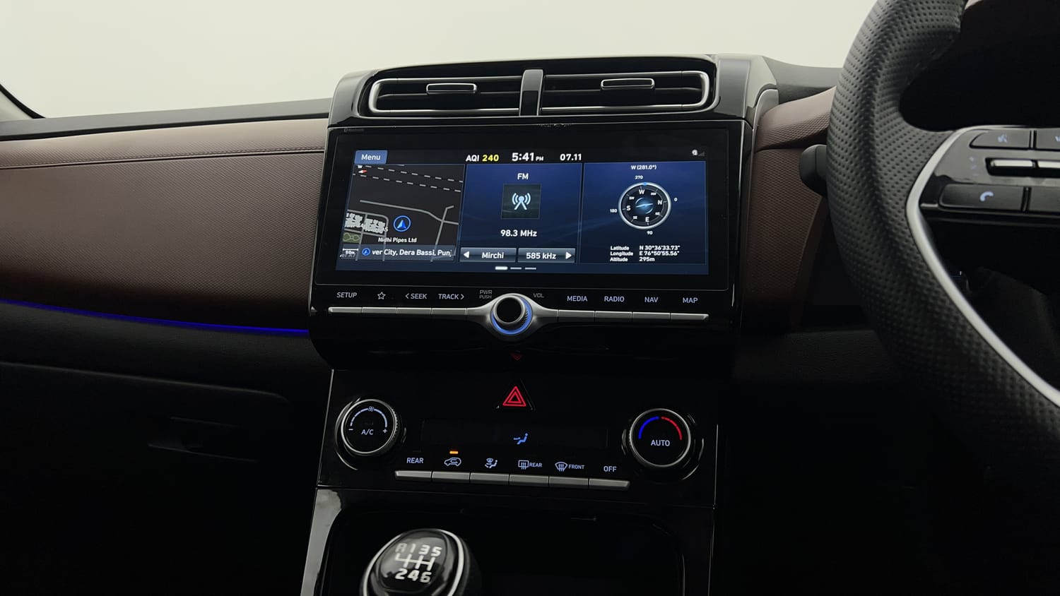 Used 2022 Hyundai Alcazar Platinum 7 STR 2.0 Petrol Petrol Manual interior MUSIC SYSTEM & AC CONTROL VIEW