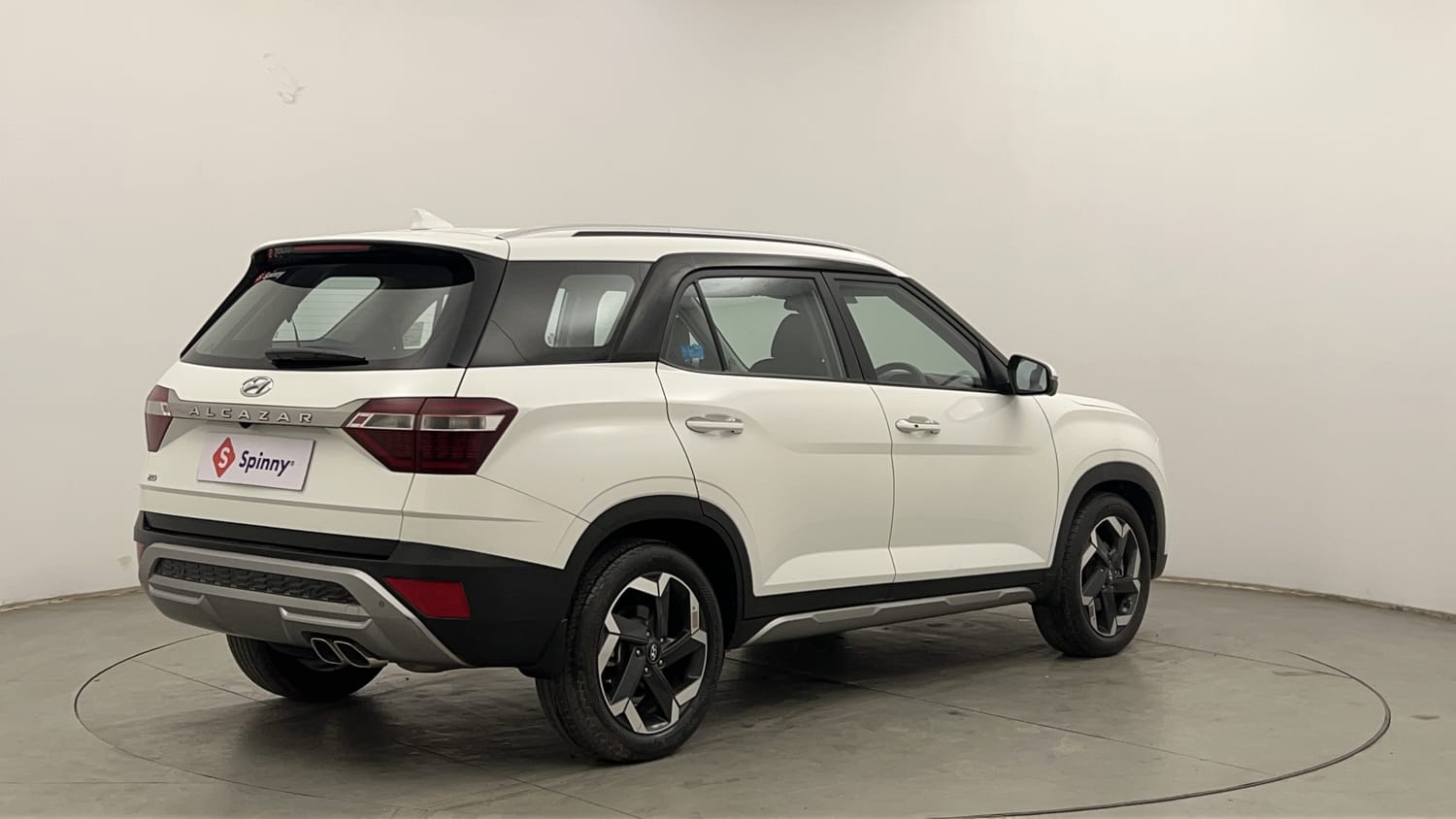 Used 2022 Hyundai Alcazar Platinum 7 STR 2.0 Petrol Petrol Manual exterior RIGHT REAR CORNER VIEW