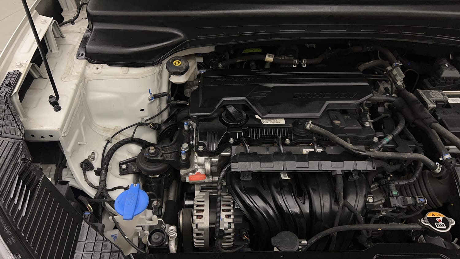 Used 2022 Hyundai Alcazar Platinum 7 STR 2.0 Petrol Petrol Manual engine ENGINE RIGHT SIDE VIEW