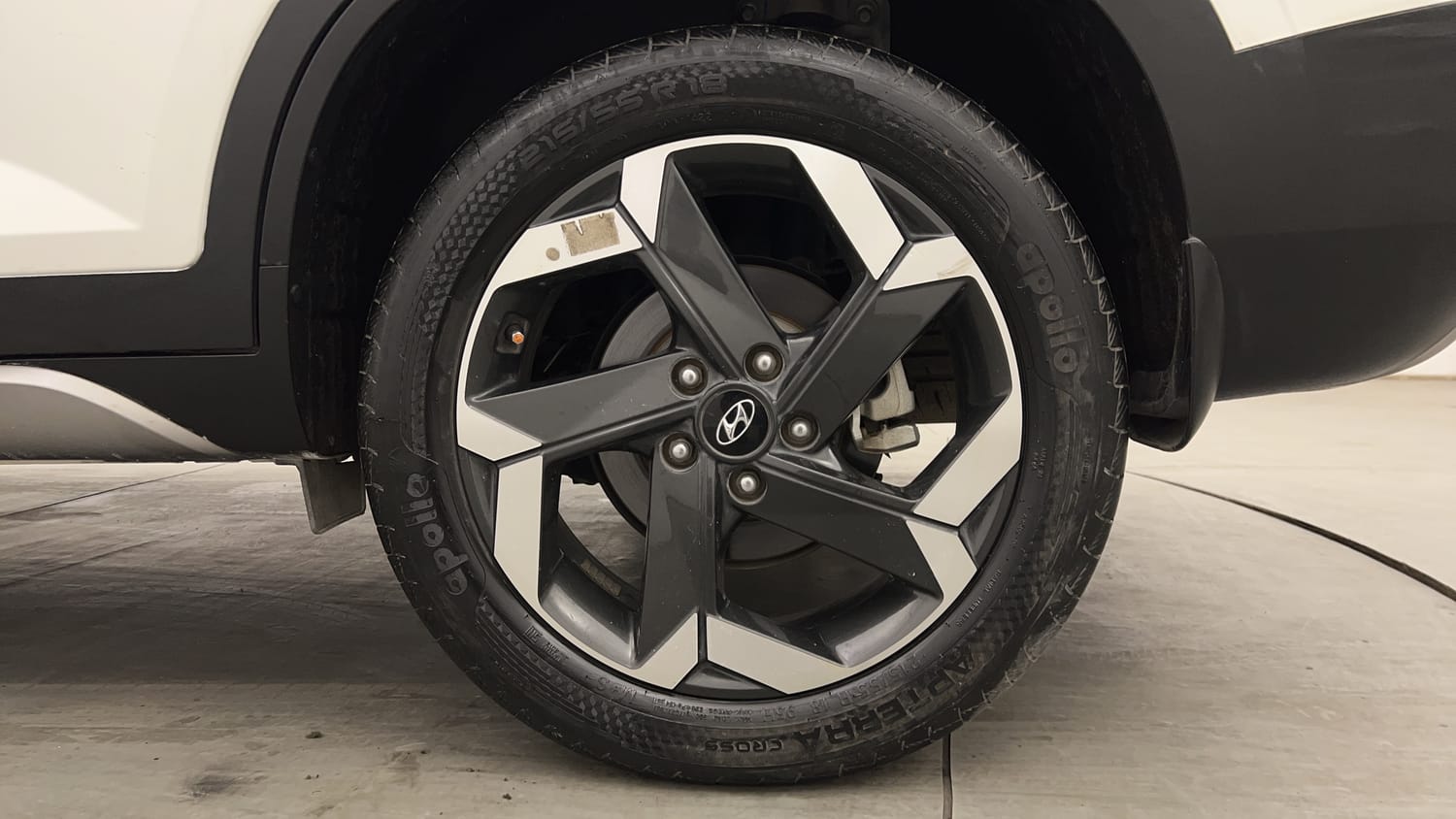 Used 2022 Hyundai Alcazar Platinum 7 STR 2.0 Petrol Petrol Manual tyres LEFT REAR TYRE RIM VIEW