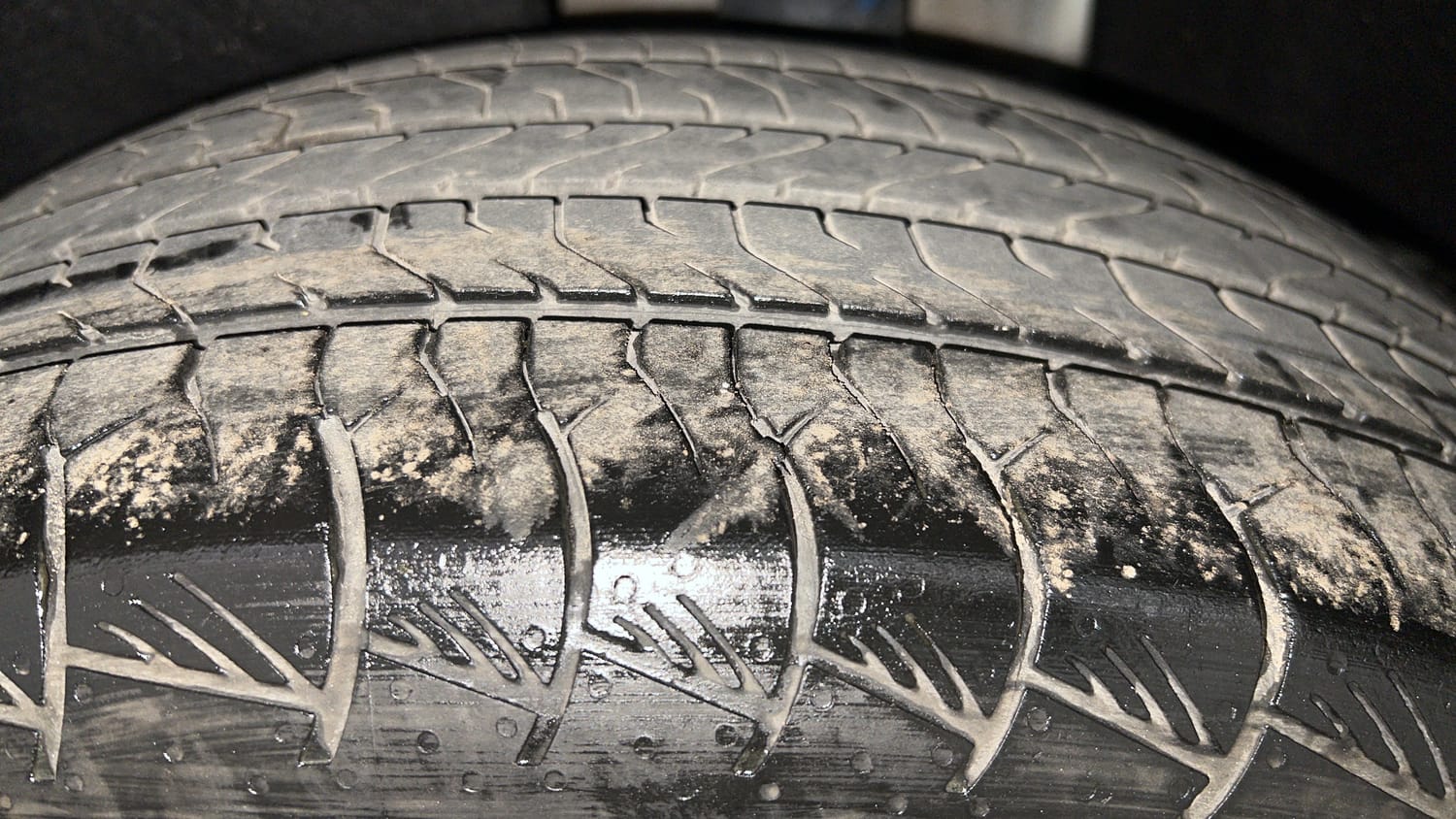 Used 2022 Hyundai Alcazar Platinum 7 STR 2.0 Petrol Petrol Manual tyres LEFT REAR TYRE TREAD VIEW