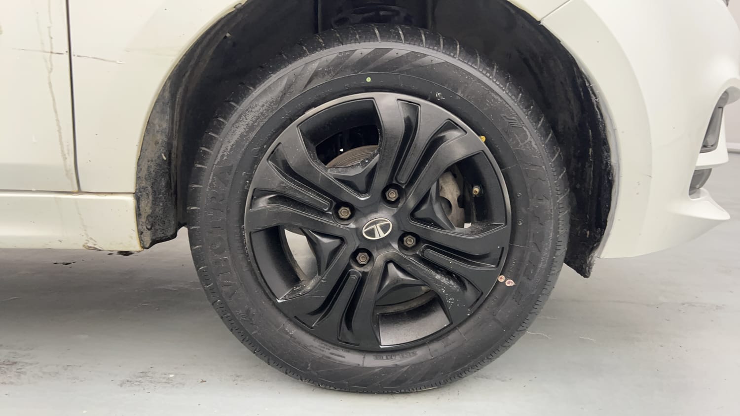 Used 2023 Tata Tiago XT Petrol Manual tyres RIGHT FRONT TYRE RIM VIEW