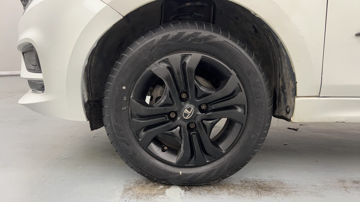 Used 2023 Tata Tiago XT Petrol Manual tyres LEFT FRONT TYRE RIM VIEW