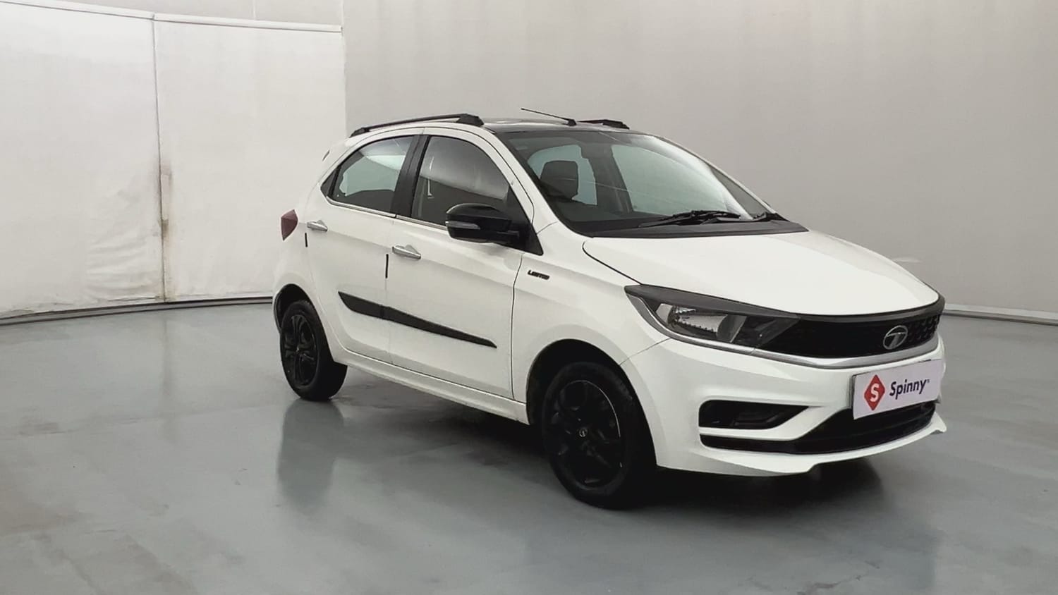 Used 2023 Tata Tiago XT Petrol Manual exterior RIGHT FRONT CORNER VIEW
