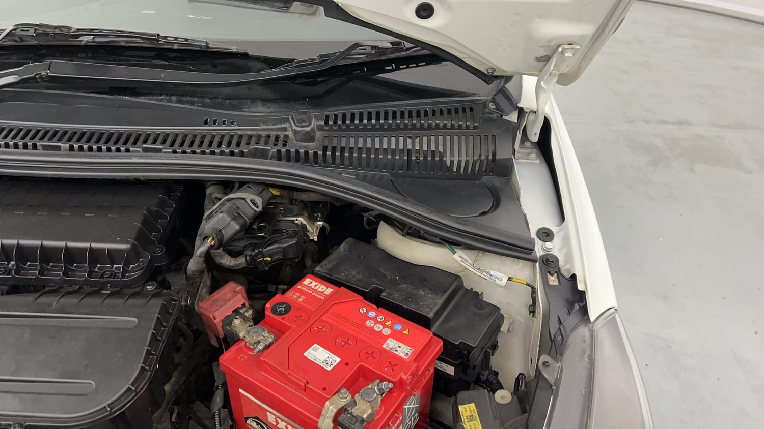 Used 2023 Tata Tiago XT Petrol Manual engine ENGINE LEFT SIDE HINGE & APRON VIEW