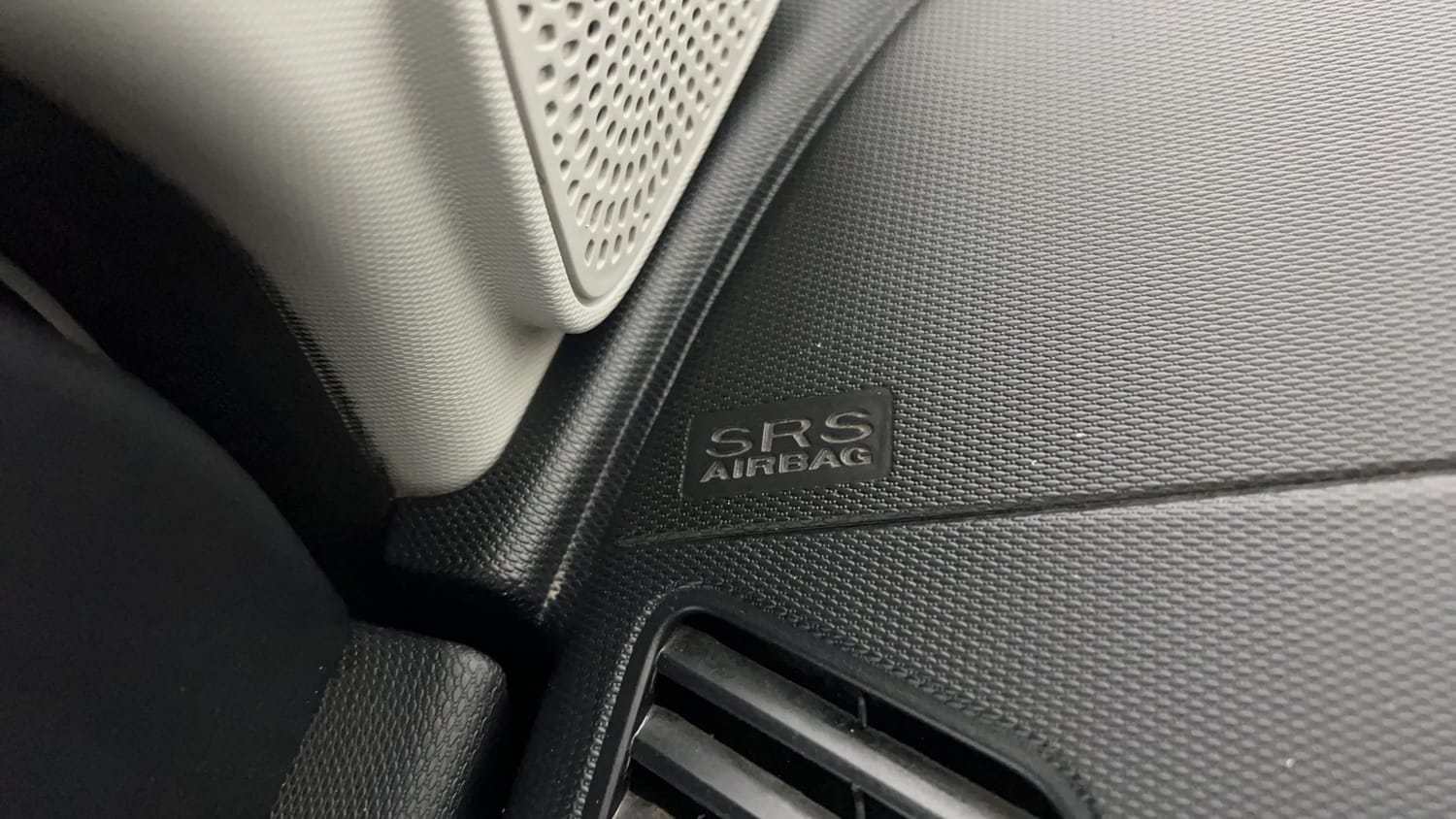 Used 2023 Tata Tiago XT Petrol Manual top_features Airbags