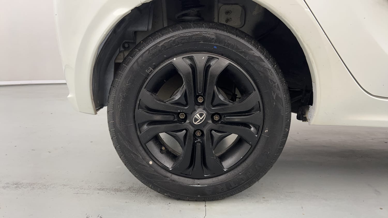 Used 2023 Tata Tiago XT Petrol Manual tyres RIGHT REAR TYRE RIM VIEW