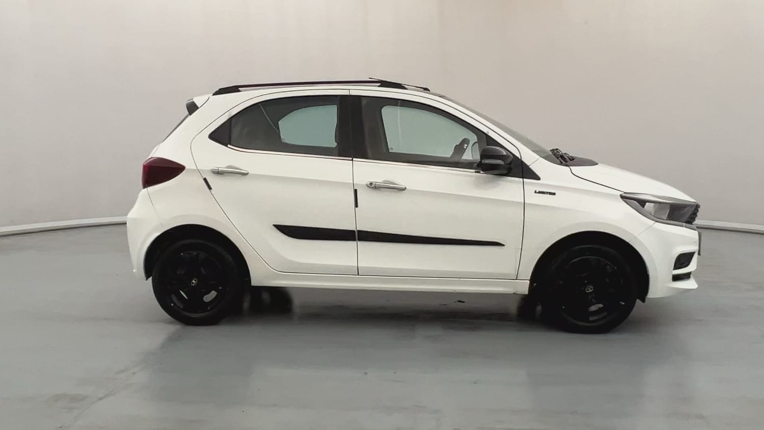 Used 2023 Tata Tiago XT Petrol Manual exterior RIGHT SIDE VIEW