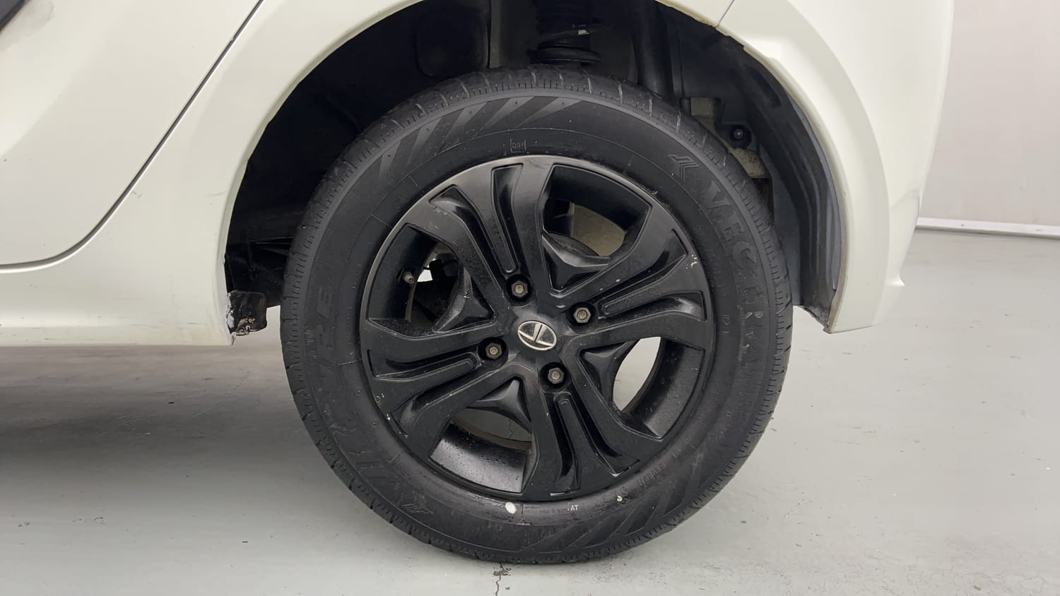Used 2023 Tata Tiago XT Petrol Manual tyres LEFT REAR TYRE RIM VIEW