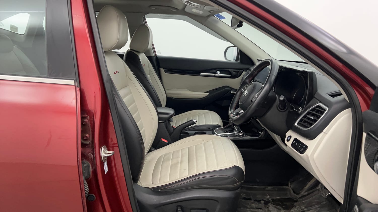 Used 2020 Kia Seltos GTX Plus DCT 1.4 Petrol Automatic interior RIGHT SIDE FRONT DOOR CABIN VIEW