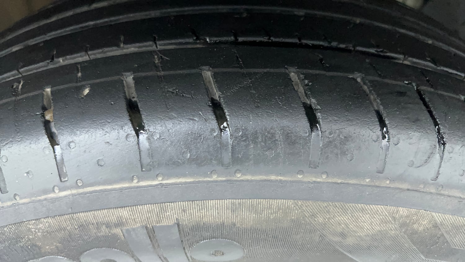 Used 2024 Hyundai Creta SX (O) 1.5 Diesel AT Knight Edition Diesel Automatic tyres RIGHT FRONT TYRE TREAD VIEW