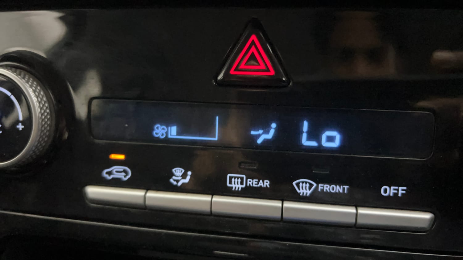 Used 2024 Hyundai Creta SX (O) 1.5 Diesel AT Knight Edition Diesel Automatic top_features Automatic climate control