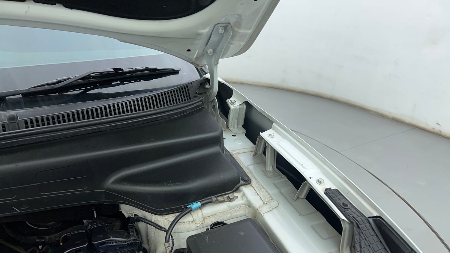 Used 2024 Hyundai Creta SX (O) 1.5 Diesel AT Knight Edition Diesel Automatic engine ENGINE LEFT SIDE HINGE & APRON VIEW