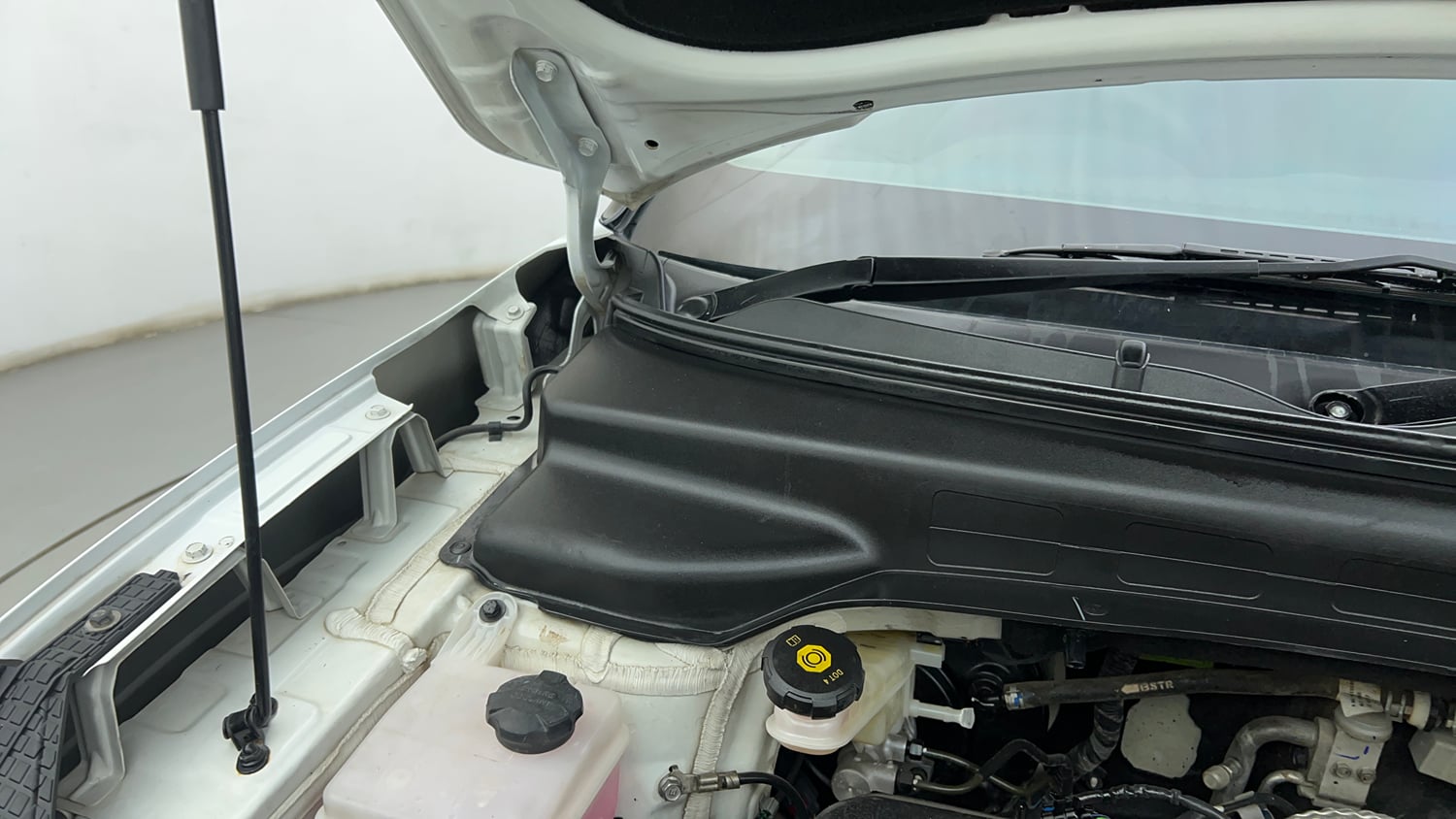 Used 2024 Hyundai Creta SX (O) 1.5 Diesel AT Knight Edition Diesel Automatic engine ENGINE RIGHT SIDE HINGE & APRON VIEW