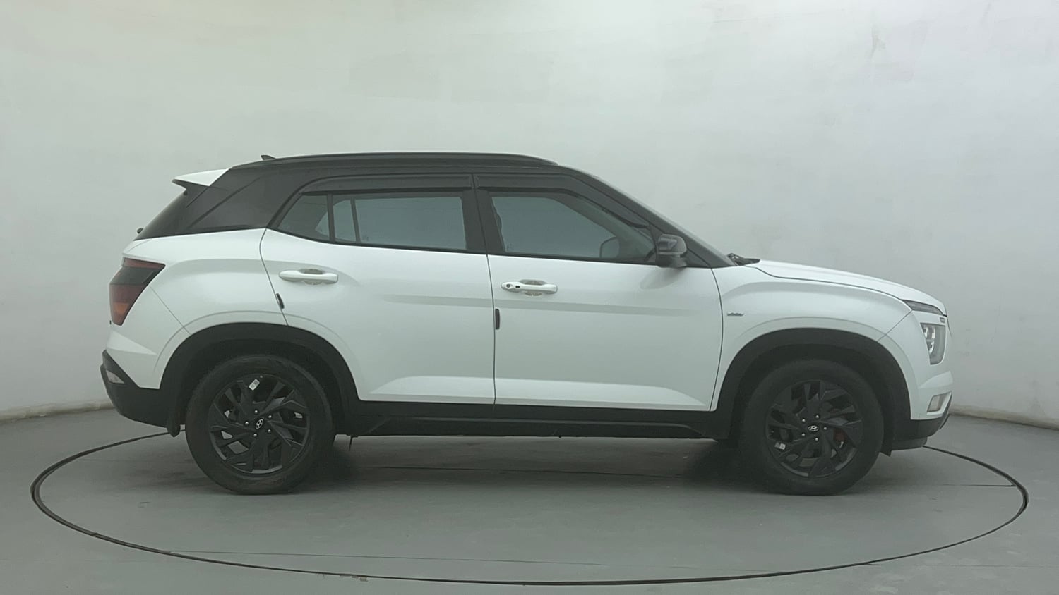 Used 2024 Hyundai Creta SX (O) 1.5 Diesel AT Knight Edition Diesel Automatic exterior RIGHT SIDE VIEW