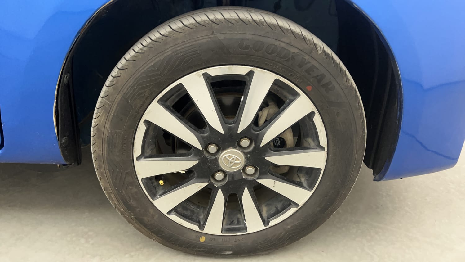 Used 2016 Toyota Etios Liva VD Diesel Manual tyres RIGHT FRONT TYRE RIM VIEW