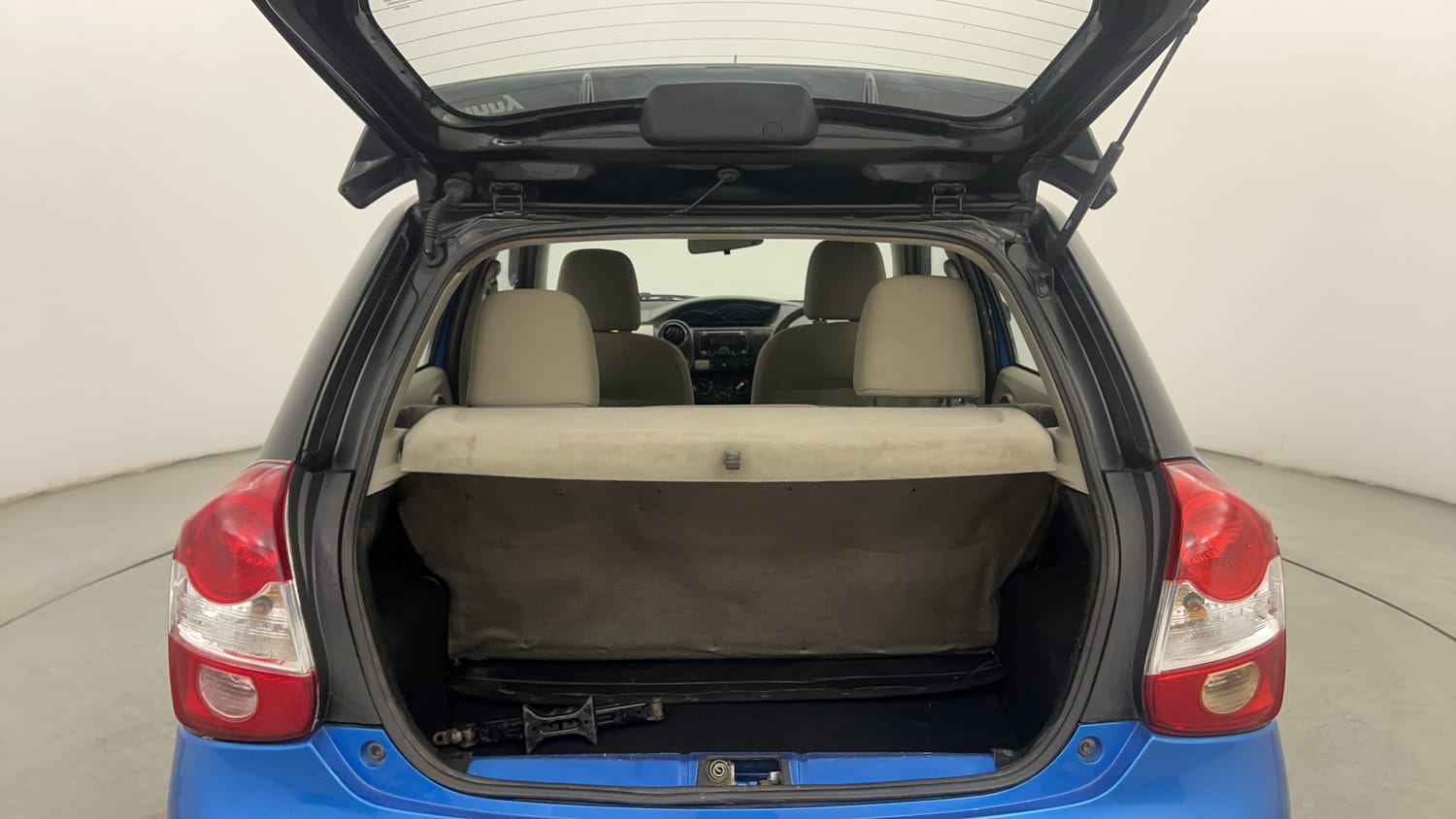 Used 2016 Toyota Etios Liva VD Diesel Manual interior DICKY INSIDE VIEW