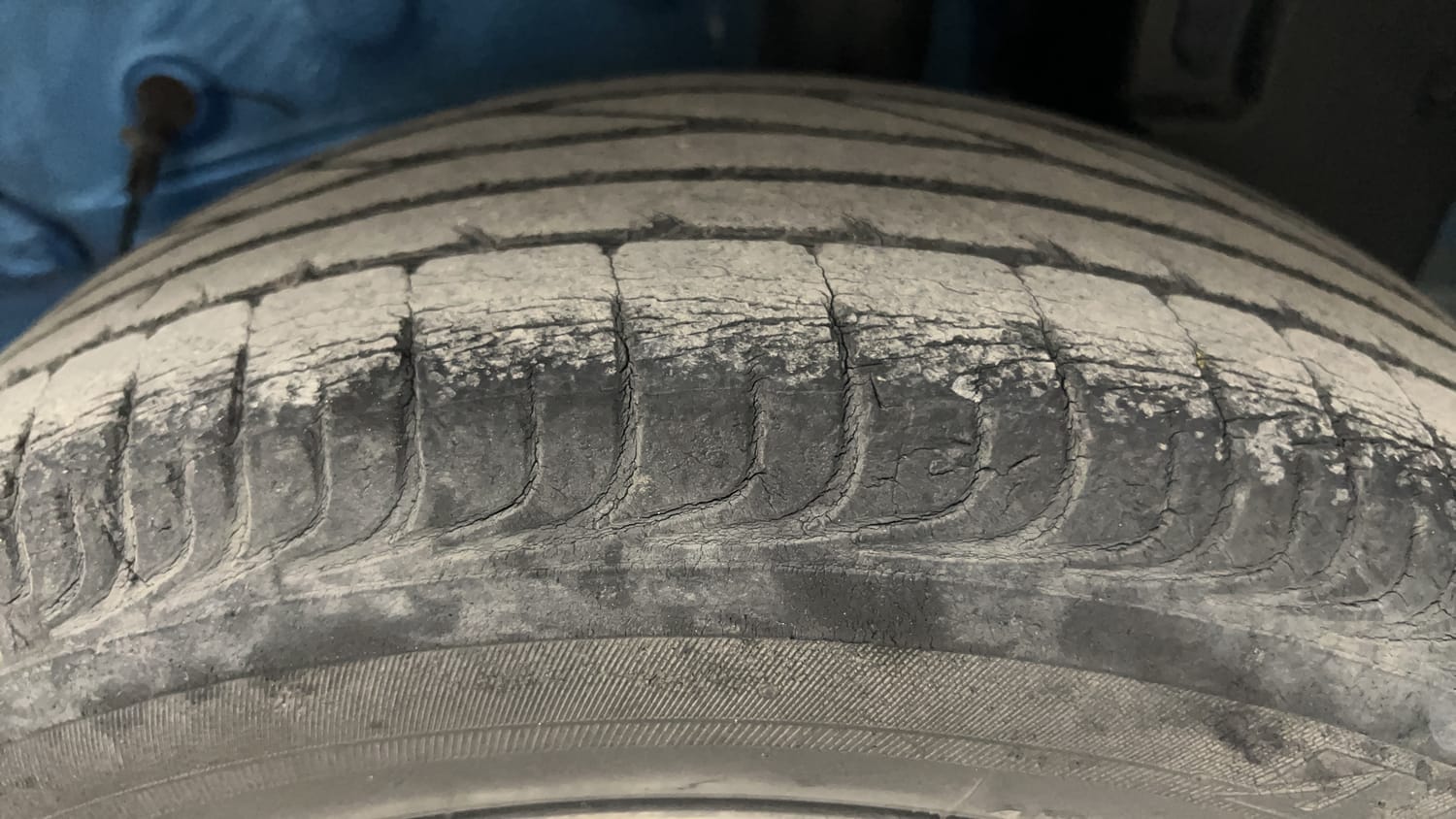 Used 2016 Toyota Etios Liva VD Diesel Manual tyres LEFT REAR TYRE TREAD VIEW