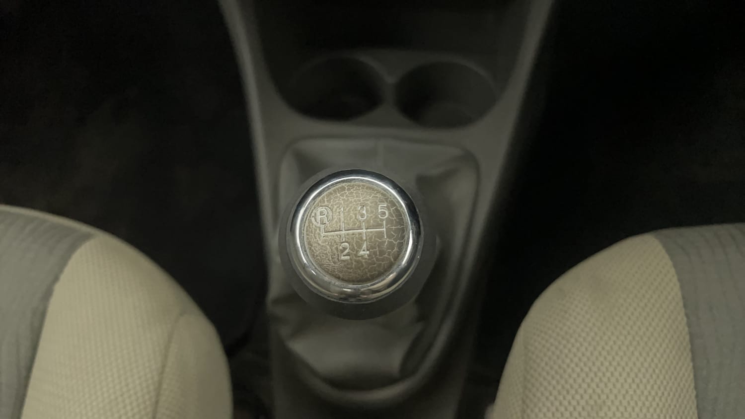 Used 2016 Toyota Etios Liva VD Diesel Manual interior GEAR  KNOB VIEW