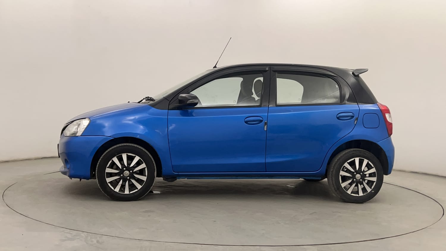 Used 2016 Toyota Etios Liva VD Diesel Manual exterior LEFT SIDE VIEW