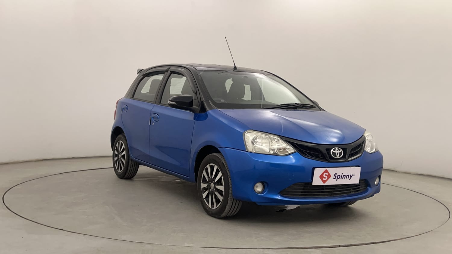Used 2016 Toyota Etios Liva VD Diesel Manual exterior RIGHT FRONT CORNER VIEW
