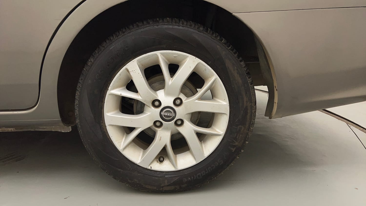 Used 2017 Nissan Sunny XV CVT Petrol Automatic tyres LEFT REAR TYRE RIM VIEW