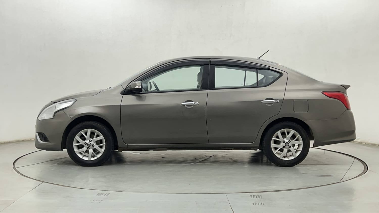 Used 2017 Nissan Sunny XV CVT Petrol Automatic exterior LEFT SIDE VIEW
