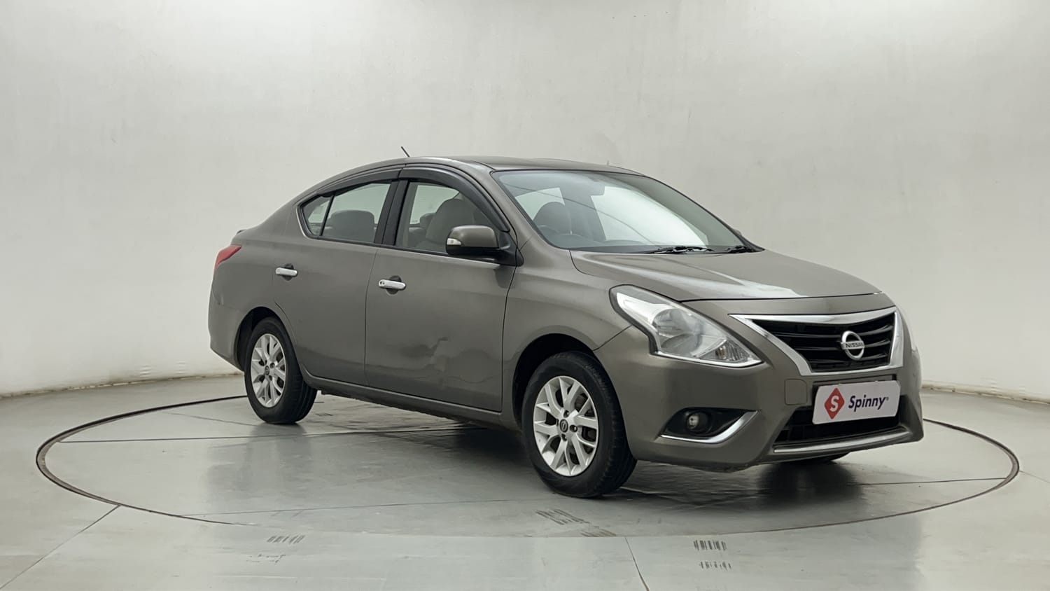 Used 2017 Nissan Sunny XV CVT Petrol Automatic exterior RIGHT FRONT CORNER VIEW