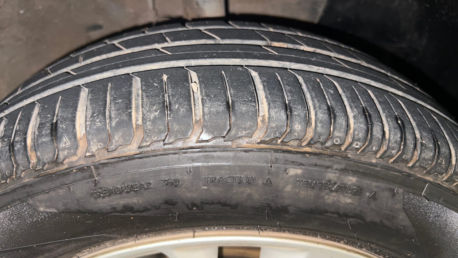 Used 2017 Nissan Sunny XV CVT Petrol Automatic tyres RIGHT FRONT TYRE TREAD VIEW