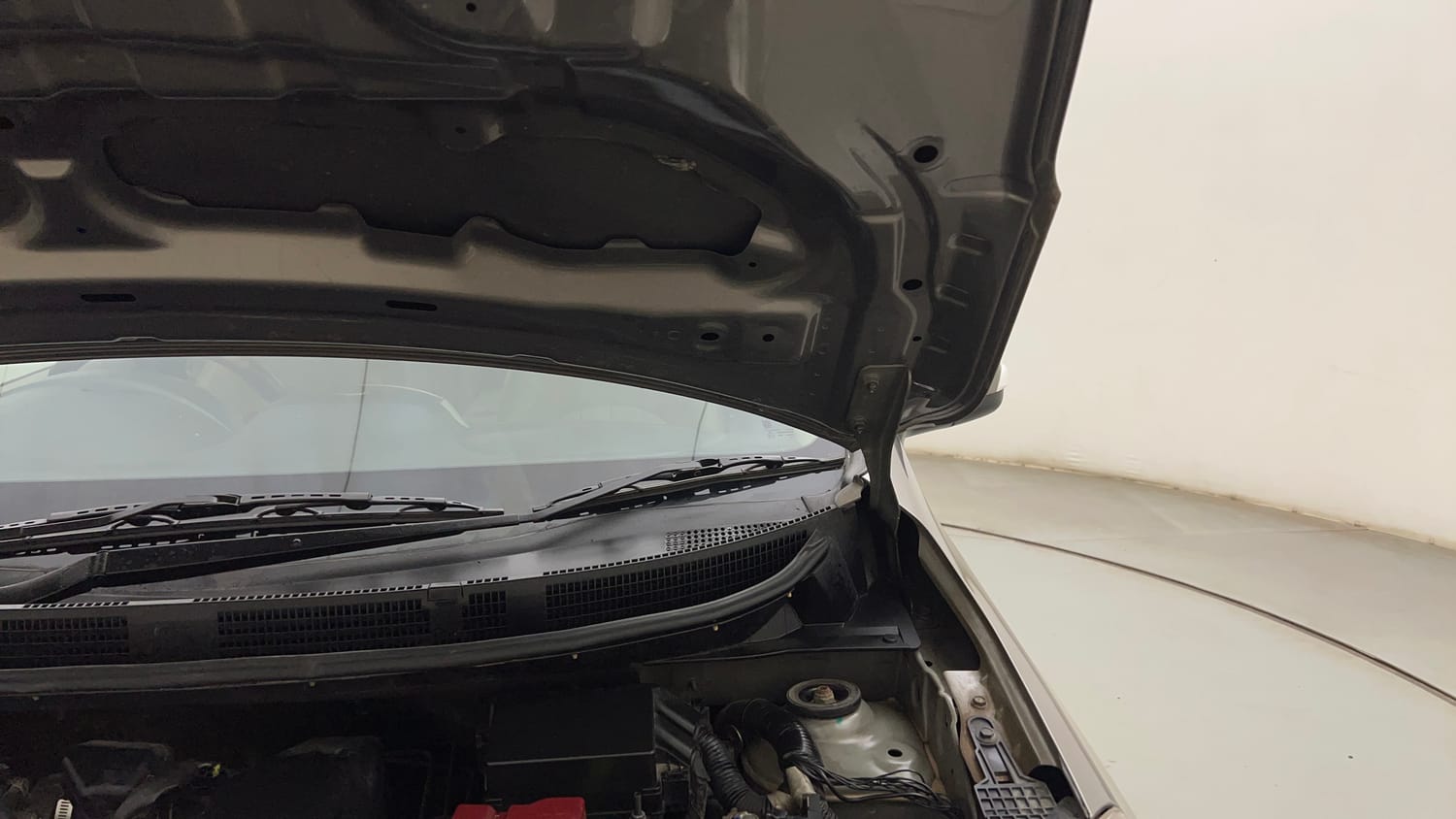 Used 2017 Nissan Sunny XV CVT Petrol Automatic engine ENGINE LEFT SIDE HINGE & APRON VIEW