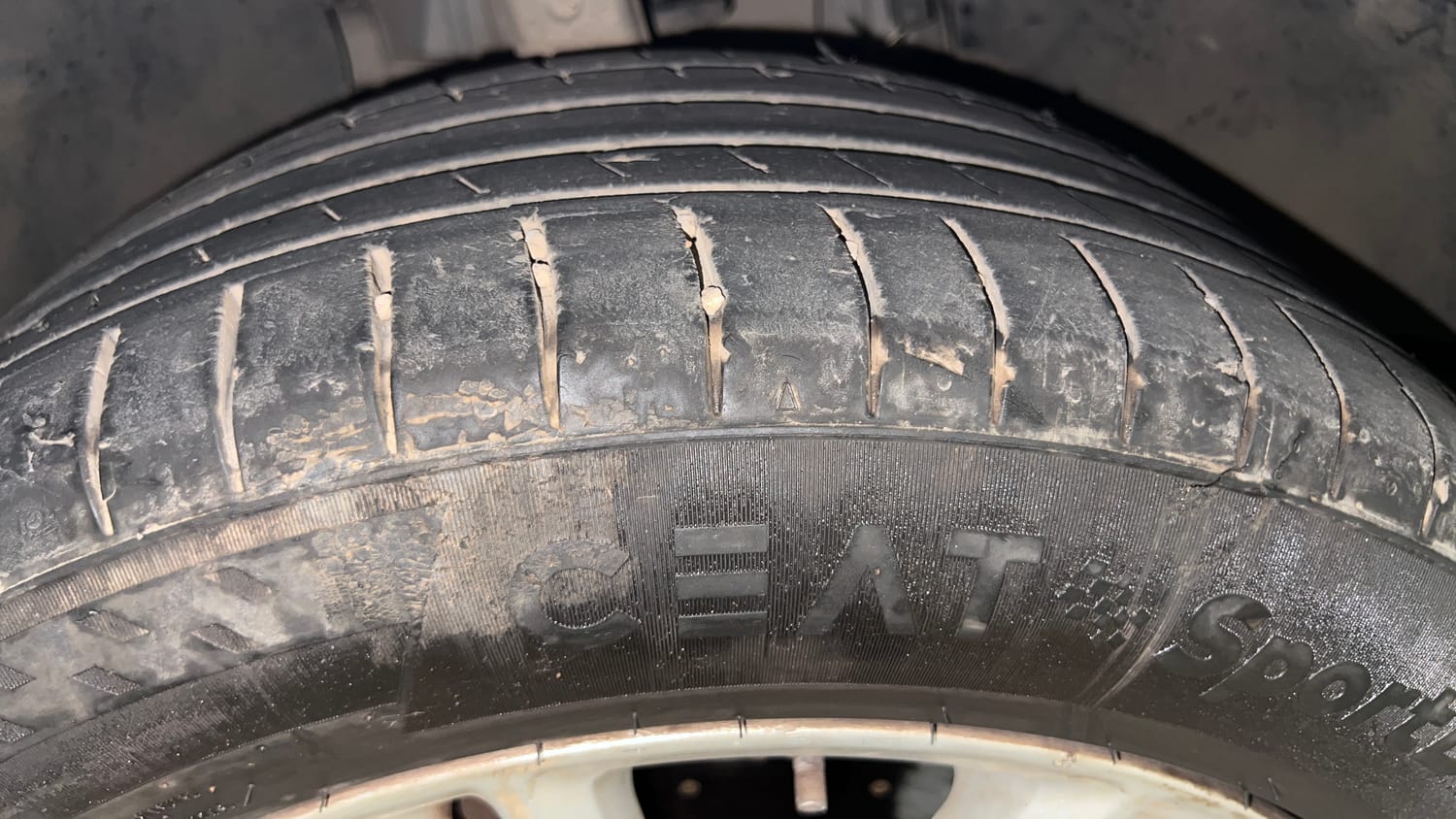 Used 2017 Jaguar XE Prestige Petrol Automatic tyres RIGHT FRONT TYRE TREAD VIEW