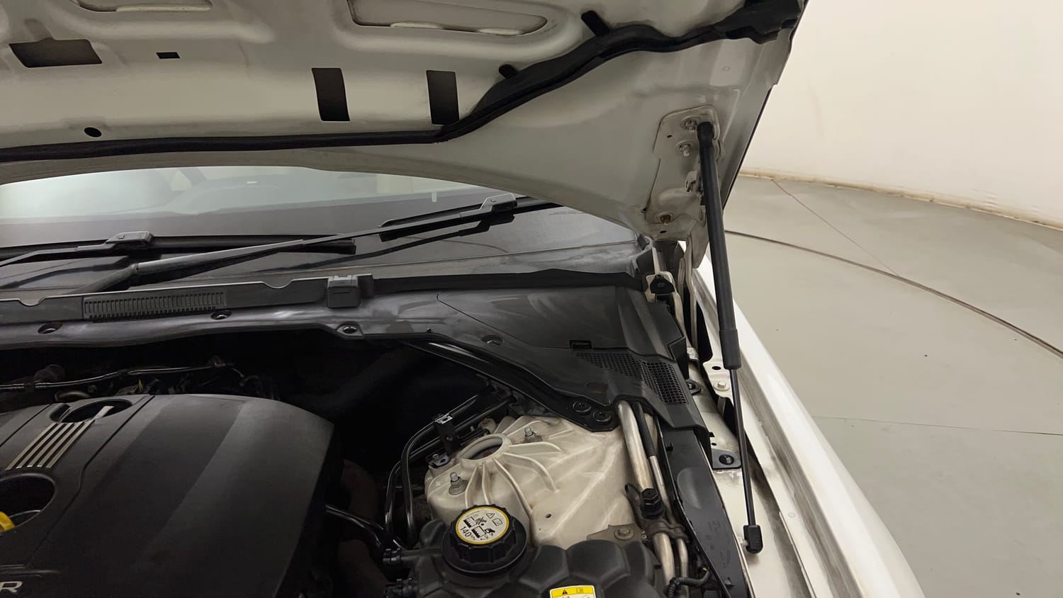 Used 2017 Jaguar XE Prestige Petrol Automatic engine ENGINE LEFT SIDE HINGE & APRON VIEW