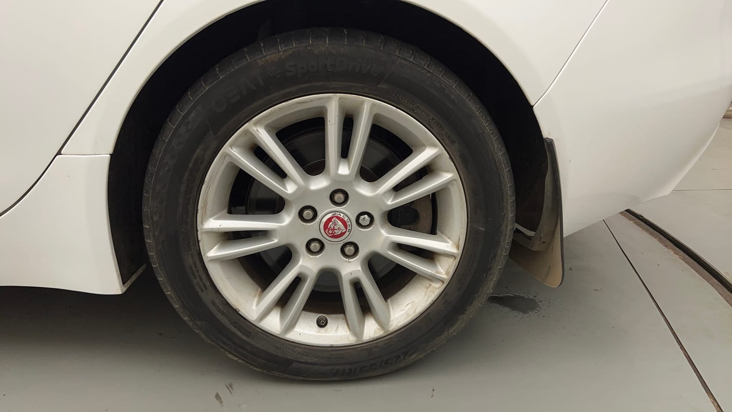 Used 2017 Jaguar XE Prestige Petrol Automatic tyres LEFT REAR TYRE RIM VIEW
