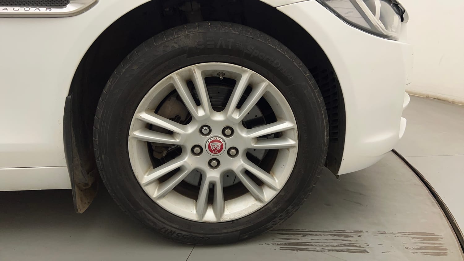Used 2017 Jaguar XE Prestige Petrol Automatic tyres RIGHT FRONT TYRE RIM VIEW