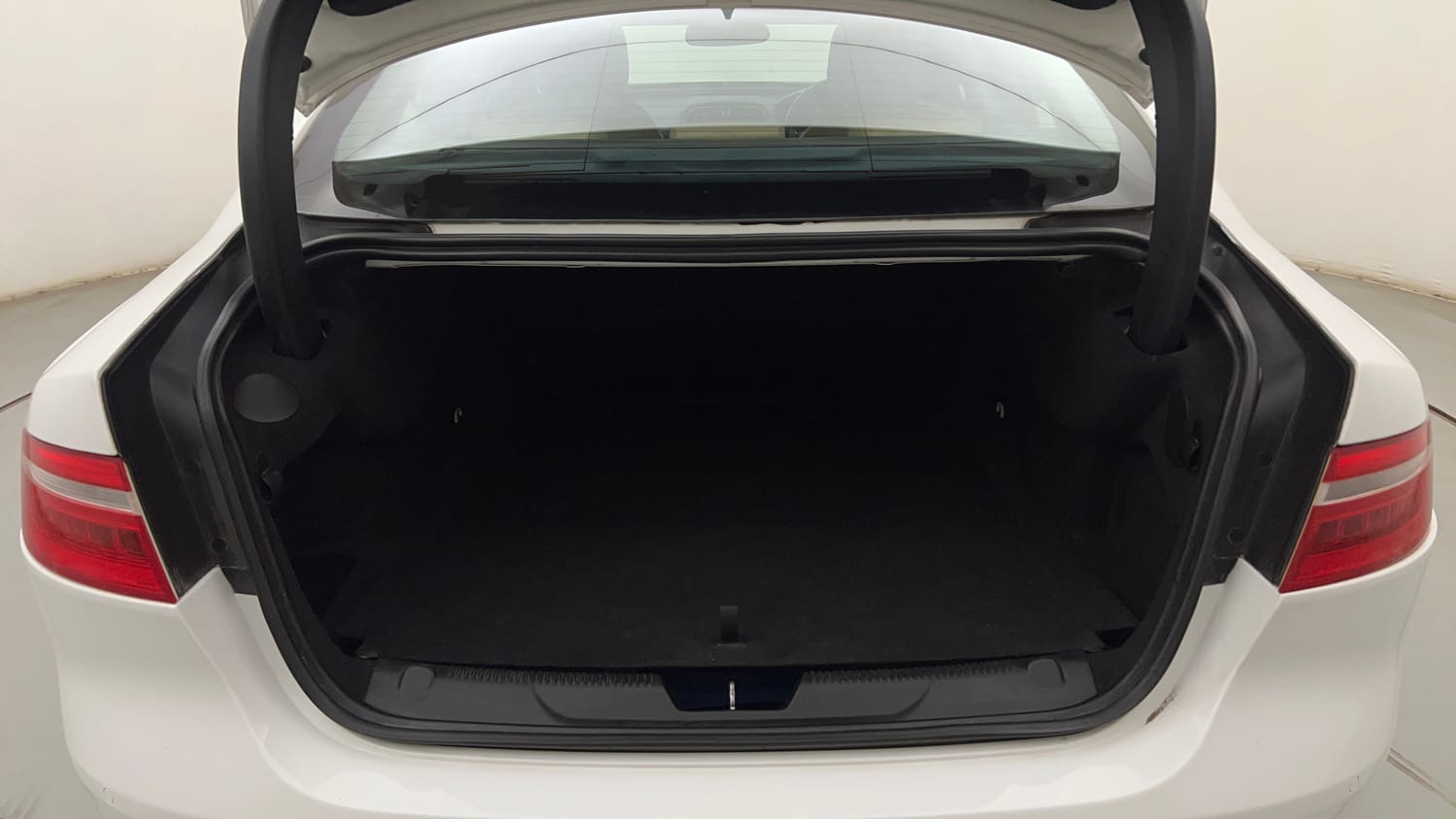 Used 2017 Jaguar XE Prestige Petrol Automatic interior DICKY INSIDE VIEW