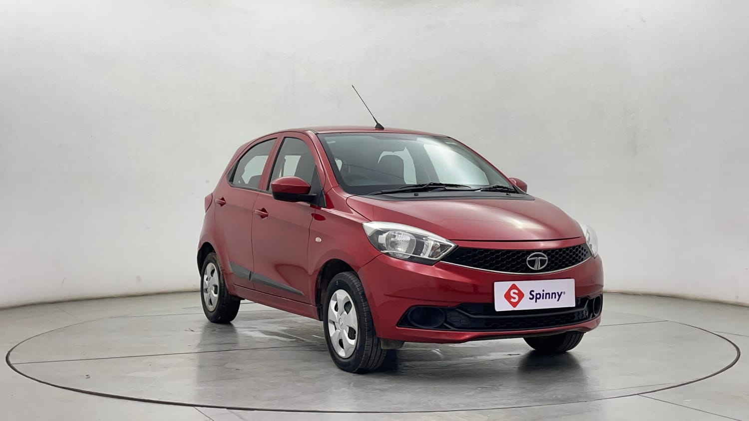 Used 2017 Tata Tiago Revotron XT Petrol Manual exterior RIGHT FRONT CORNER VIEW