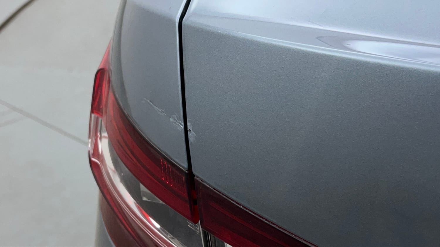 Used 2018 Skoda Superb L&K TSI AT Petrol Automatic dents MINOR SCRATCH