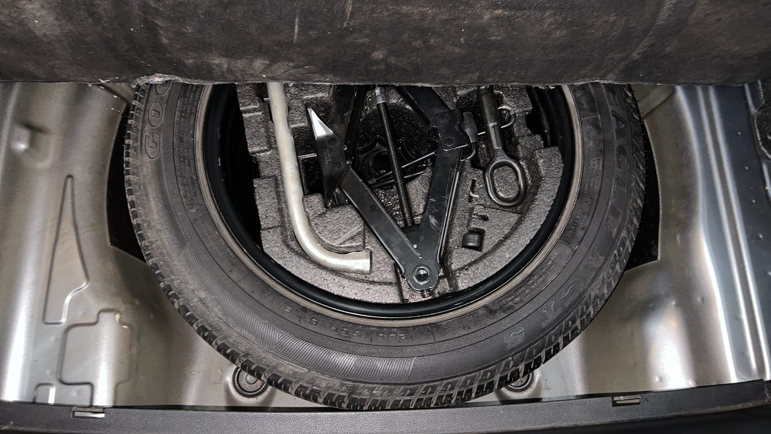 Used 2018 Skoda Superb L&K TSI AT Petrol Automatic tyres SPARE TYRE VIEW