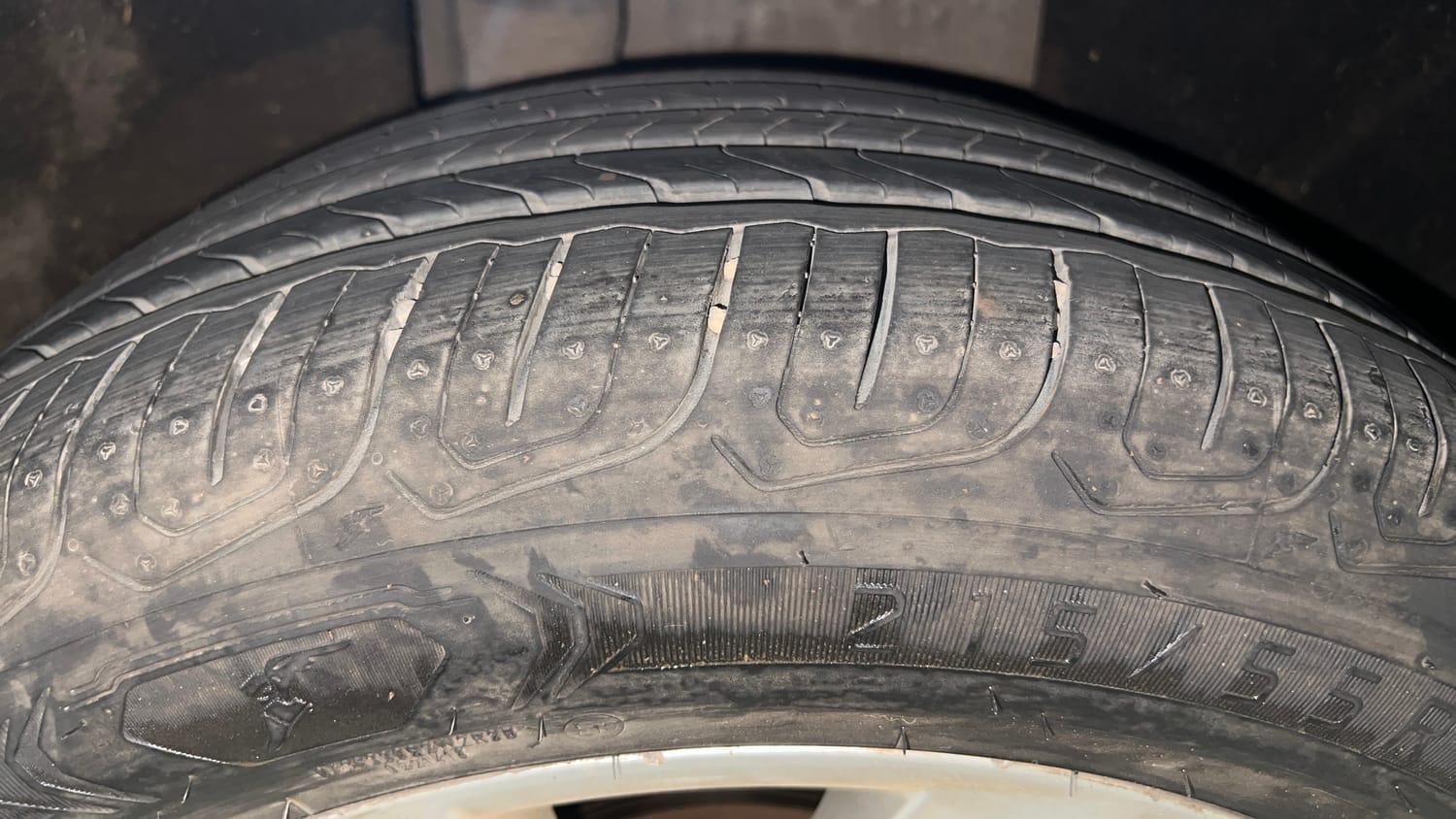 Used 2018 Skoda Superb L&K TSI AT Petrol Automatic tyres RIGHT REAR TYRE TREAD VIEW