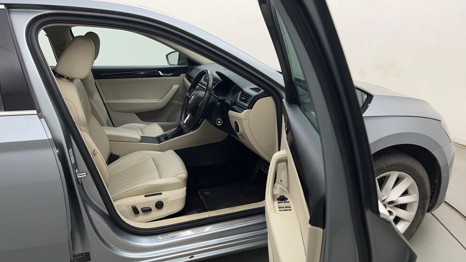 Used 2018 Skoda Superb L&K TSI AT Petrol Automatic interior RIGHT SIDE FRONT DOOR CABIN VIEW