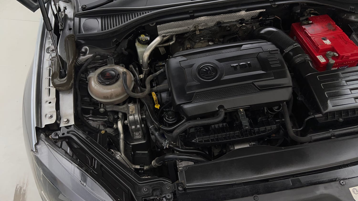 Used 2018 Skoda Superb L&K TSI AT Petrol Automatic engine ENGINE RIGHT SIDE VIEW