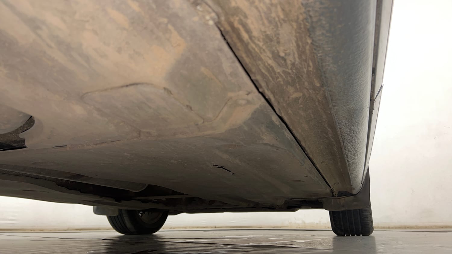 Used 2018 Skoda Superb L&K TSI AT Petrol Automatic extra REAR RIGHT UNDERBODY VIEW