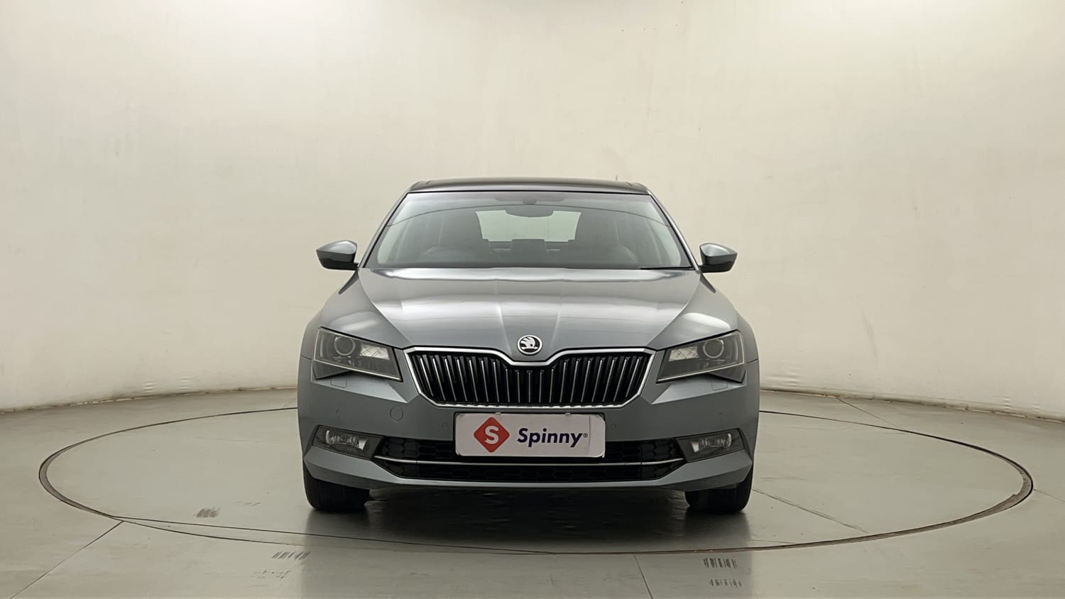 Used 2018 Skoda Superb L&K TSI AT Petrol Automatic exterior FRONT VIEW