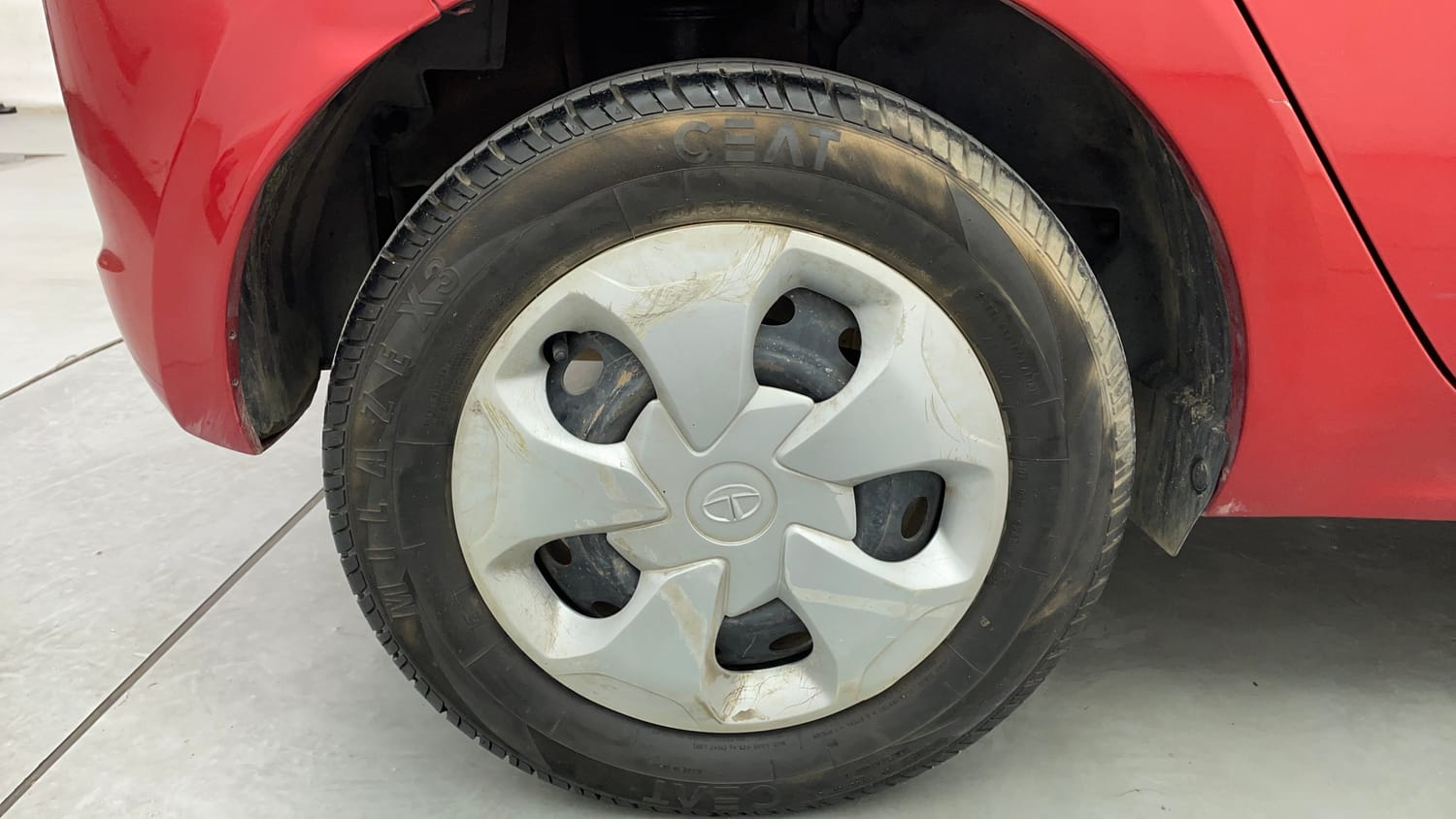 Used 2017 Tata Tiago Revotron XT Petrol Manual tyres RIGHT REAR TYRE RIM VIEW