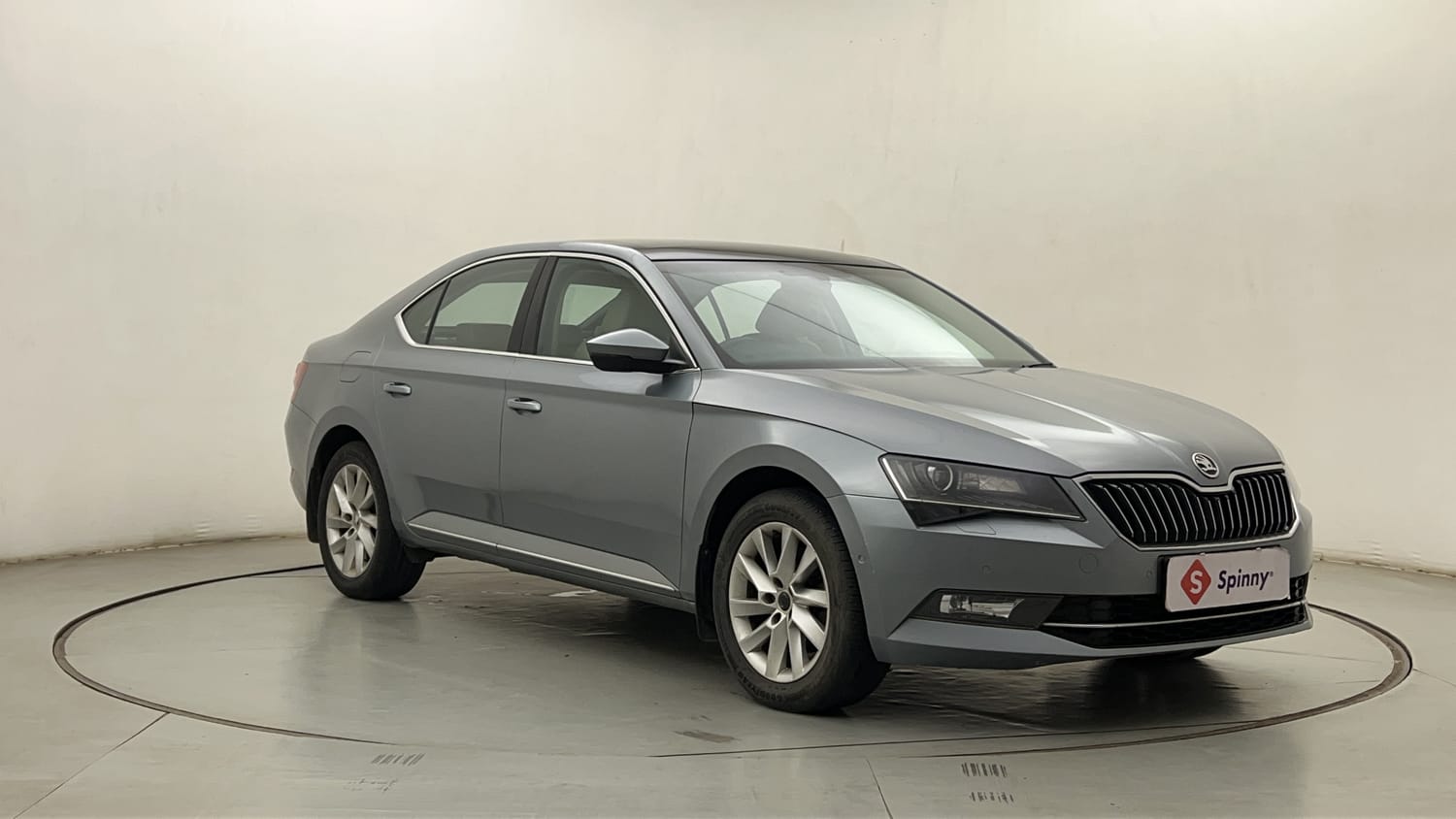 Used 2018 Skoda Superb L&K TSI AT Petrol Automatic exterior RIGHT FRONT CORNER VIEW