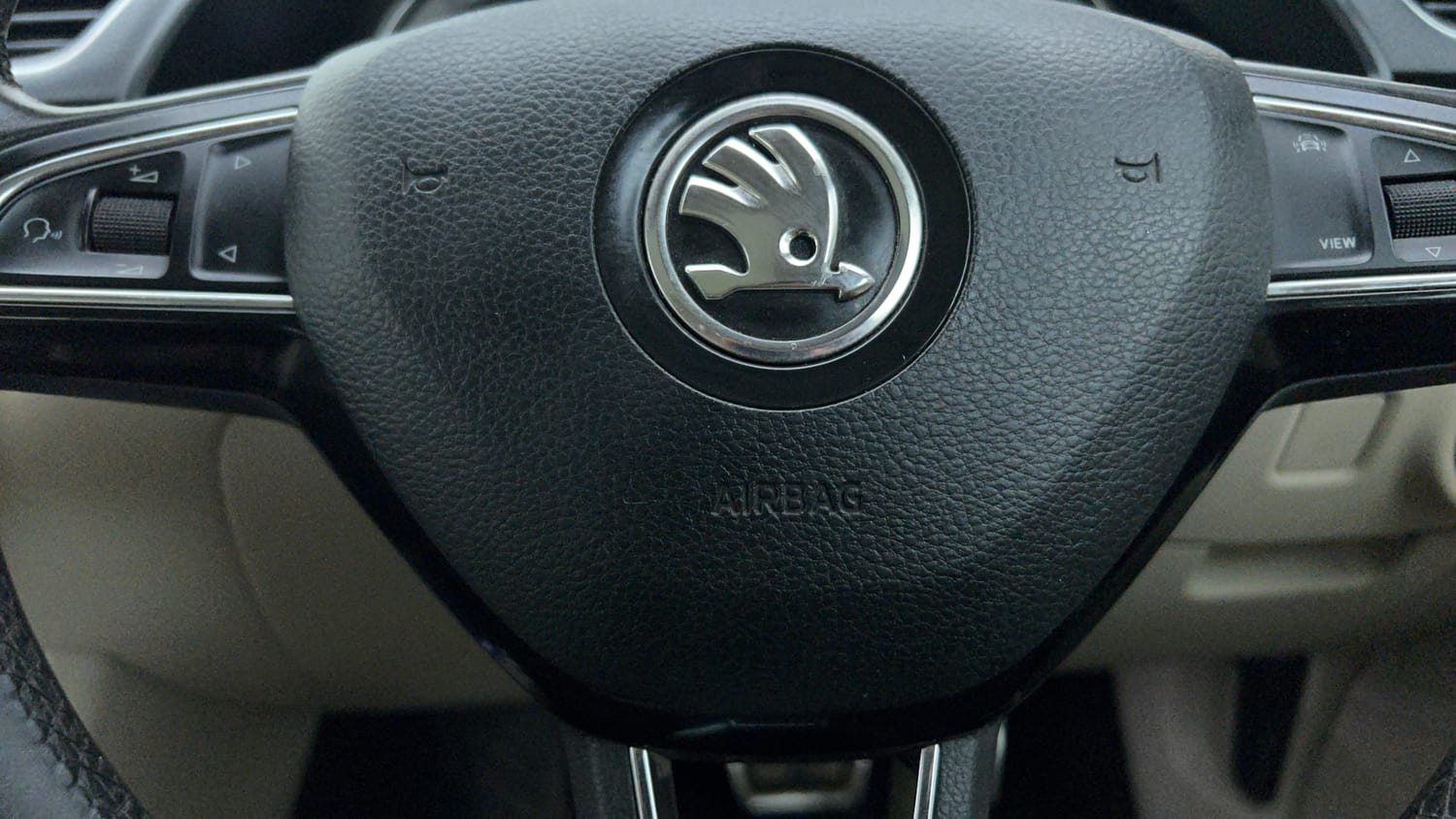 Used 2018 Skoda Superb L&K TSI AT Petrol Automatic top_features Airbags