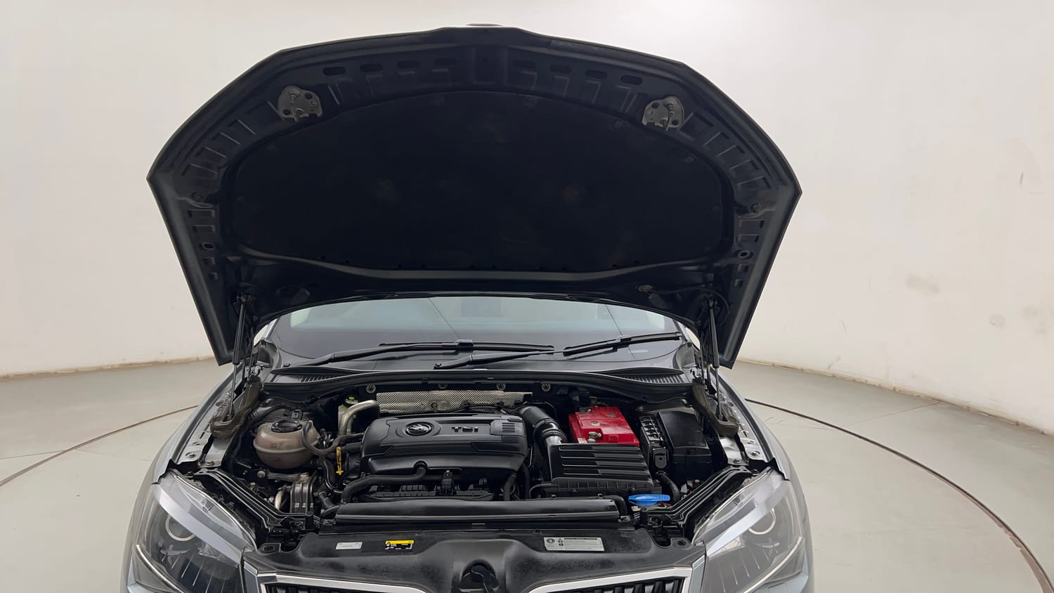 Used 2018 Skoda Superb L&K TSI AT Petrol Automatic engine ENGINE & BONNET OPEN FRONT VIEW